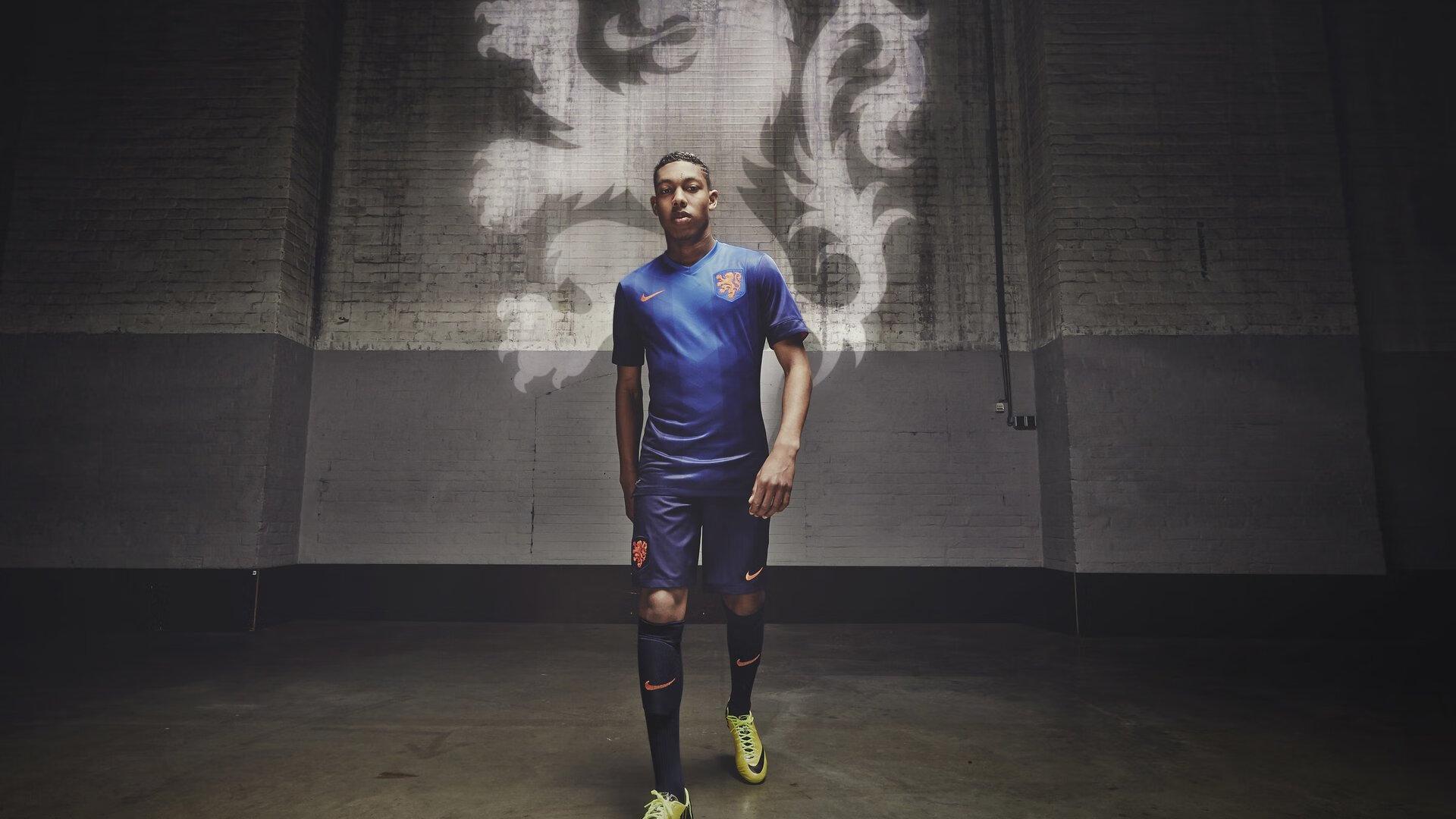 刘若钒开场闪击一锤定音 申花客场力克梅州迎关键三分