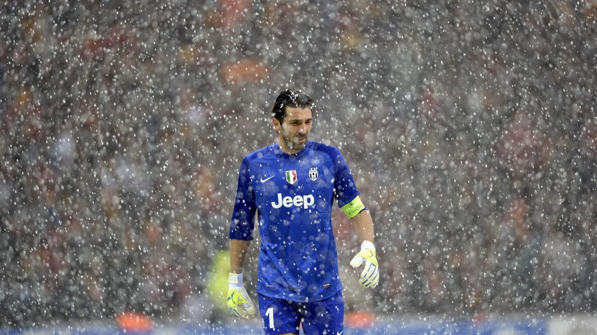 英超巅峰对决，维拉主场迎战曼联，防守能力成胜负关键